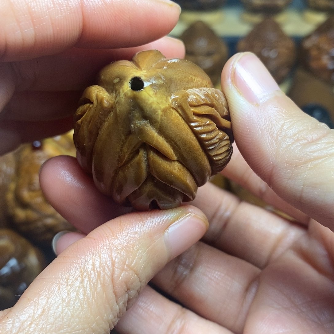 【闪购商品】核桃木/黑胡桃（胡桃木）橄榄核雕工艺三面3.8