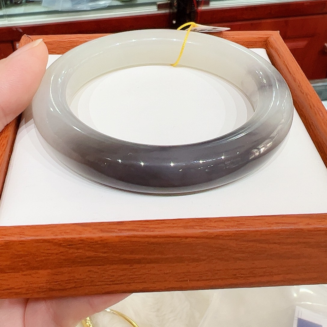 和田玉手镯未镶嵌静***，