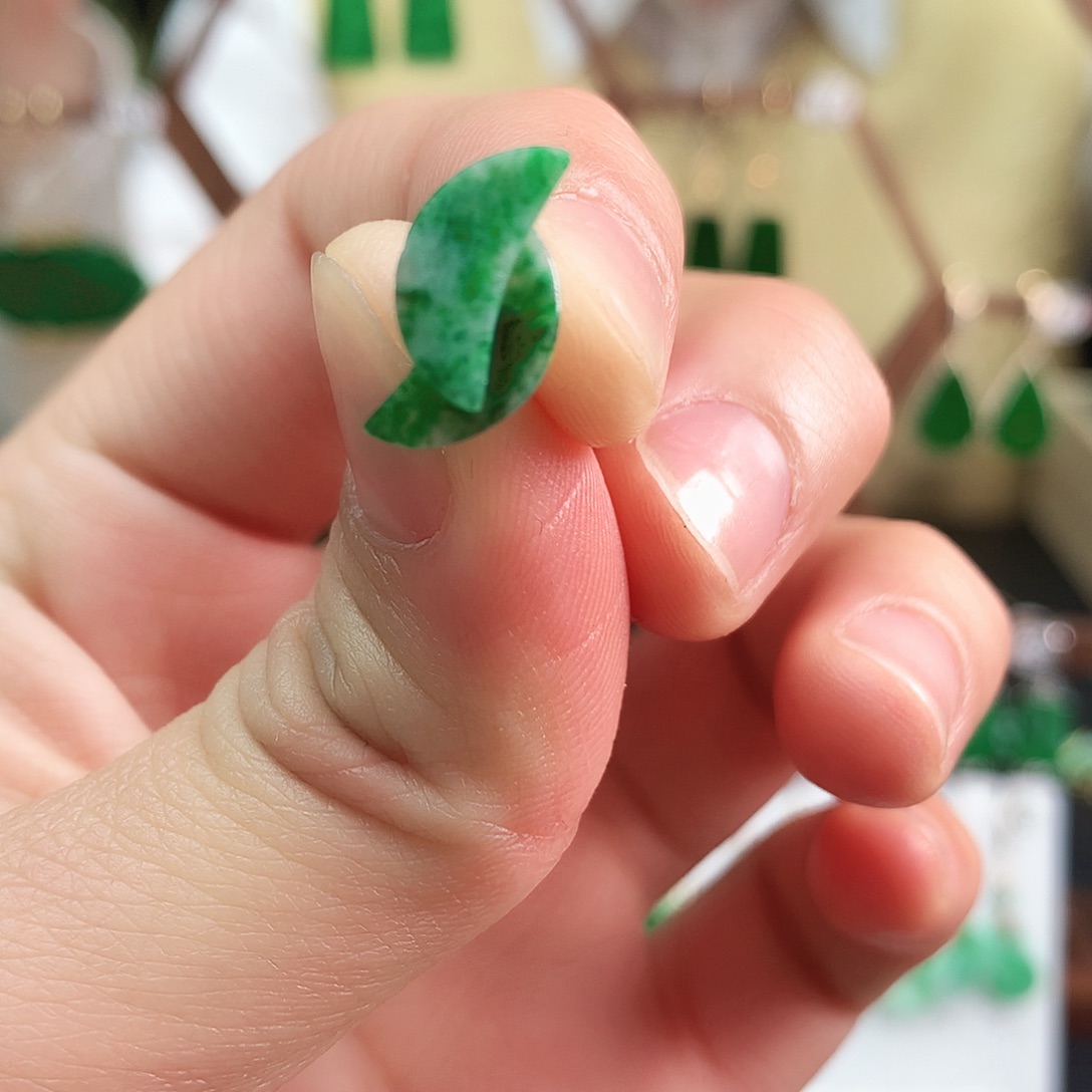 翡翠耳饰未镶嵌耳饰