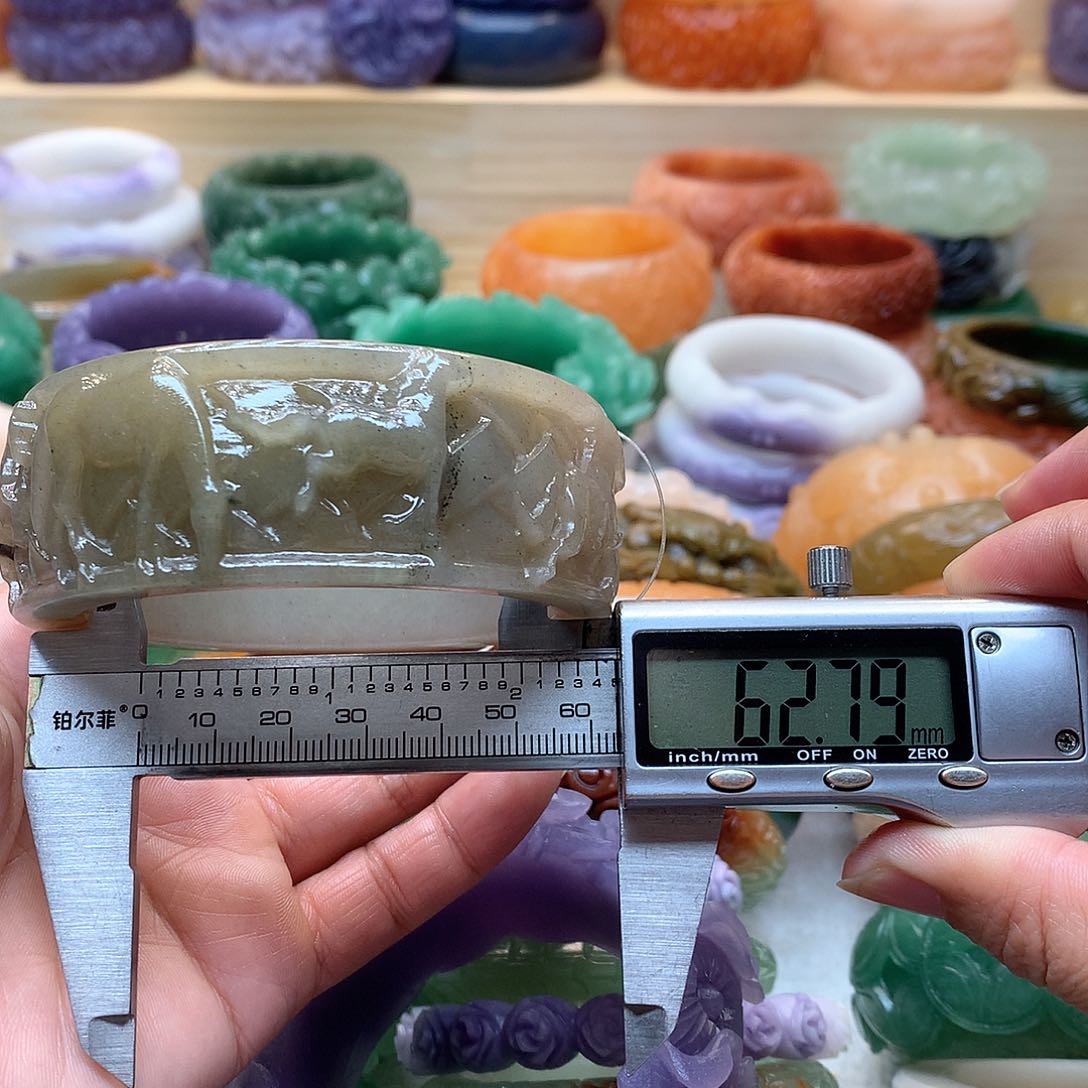 未镶嵌手镯石英质玉