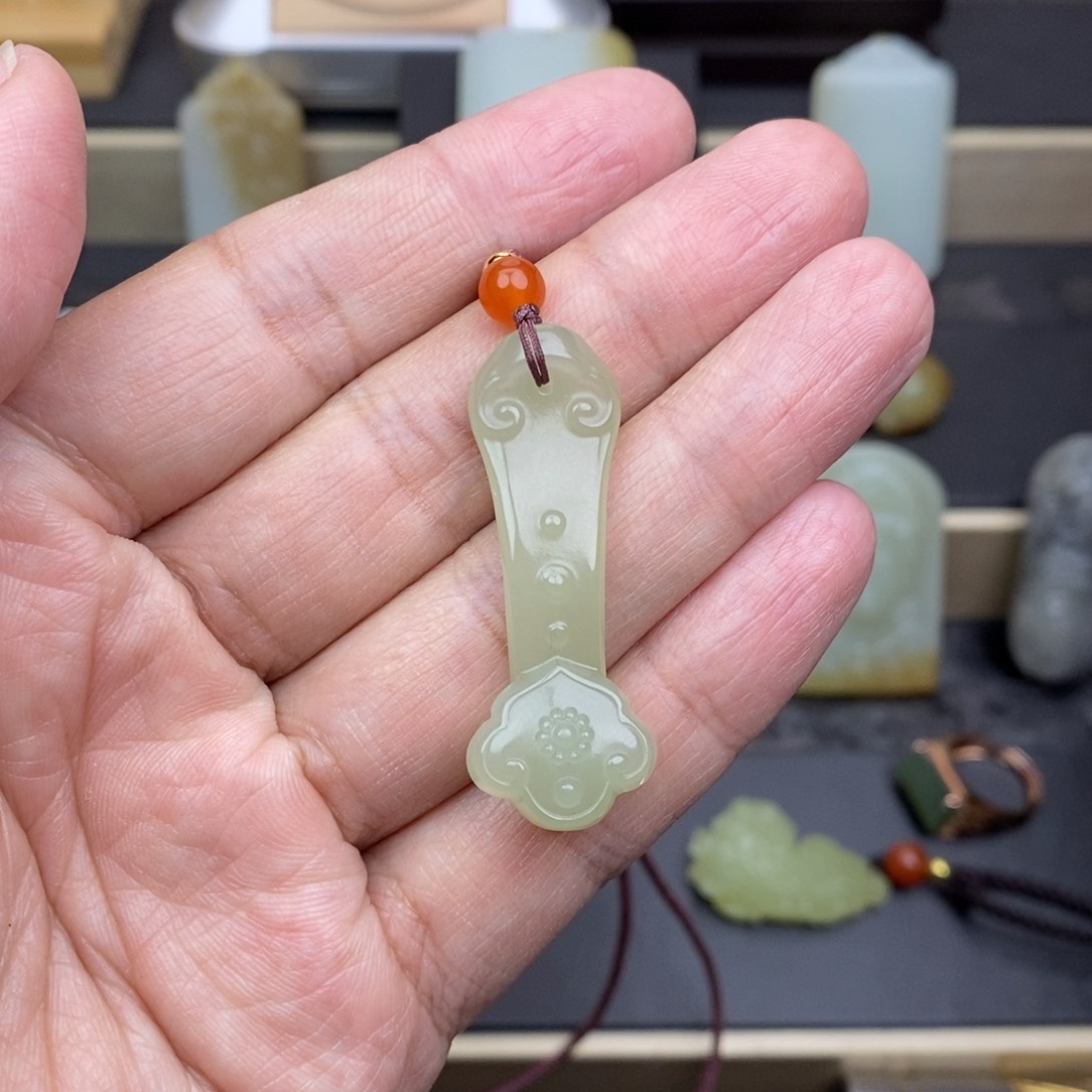 和田玉颈饰未镶嵌