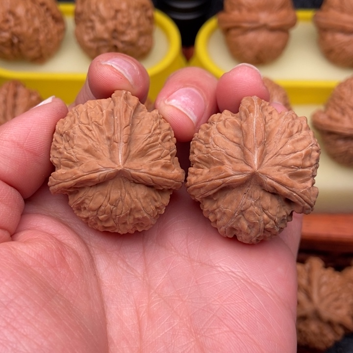 文玩核桃吊坠35金锭三棱