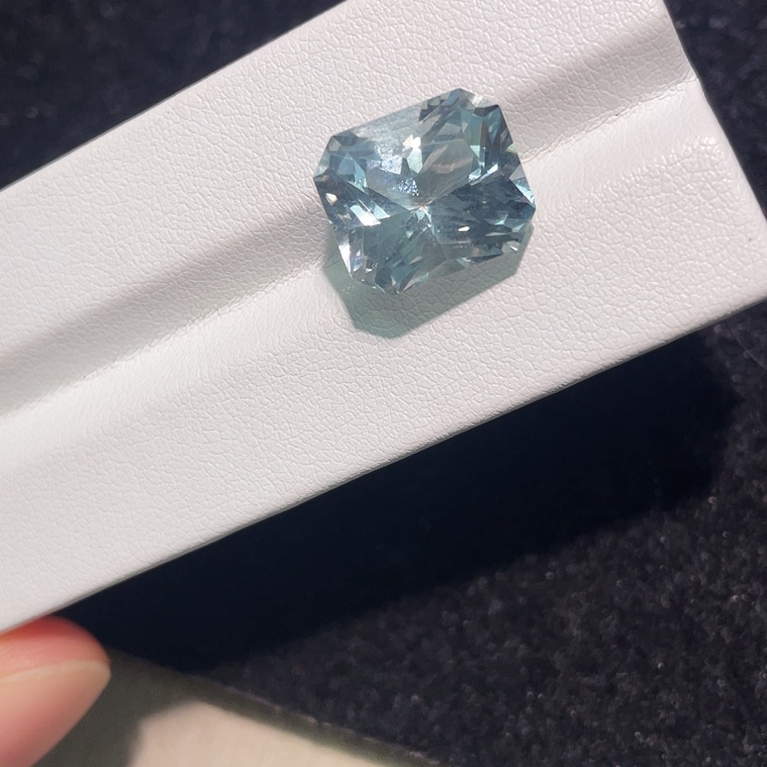 海蓝宝石裸石7.885ct