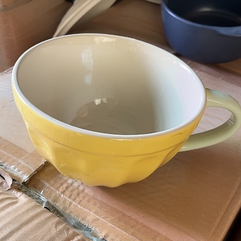 微瑕，不能明火，口径14高8奶白一个