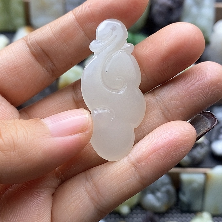 颈饰未镶嵌和田玉（糖玉）