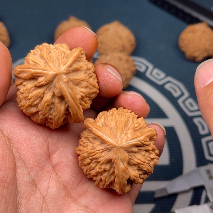 文玩核桃吊坠海*三棱