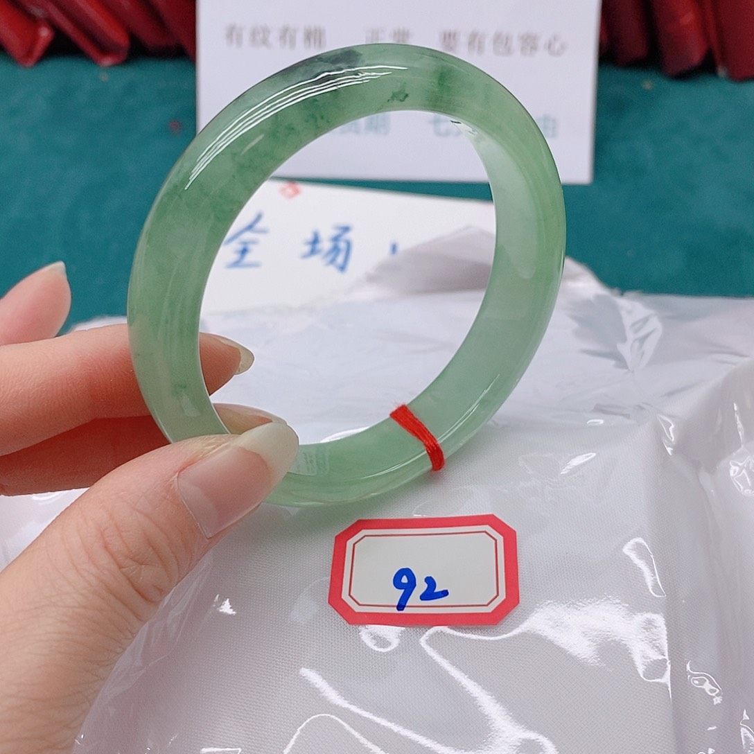 翡翠手镯未镶嵌情**浅9222222