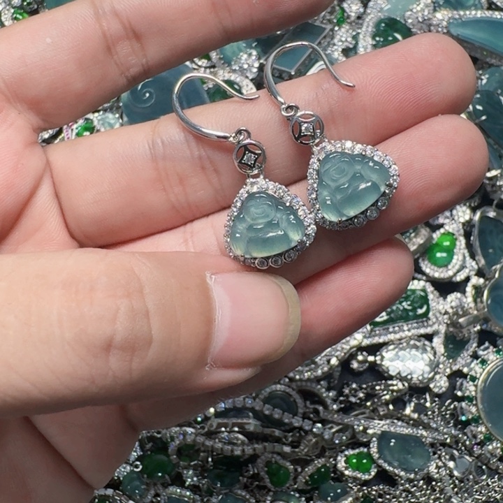 翡翠未镶嵌颈饰天然A货翡翠放漏