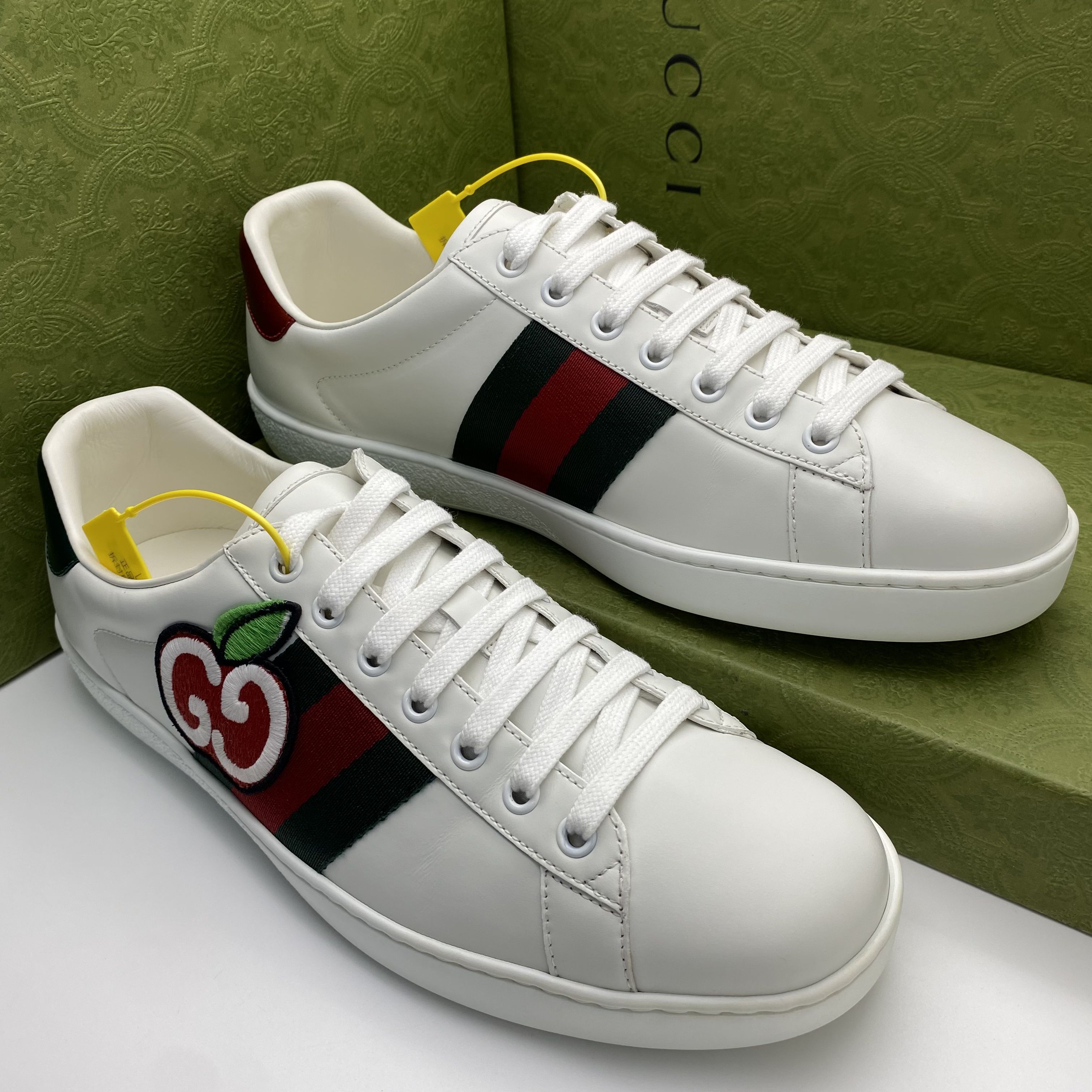 99新 GUCCI/古驰 42.5欧码/白色苹果双G刺绣休闲板鞋/仅试穿