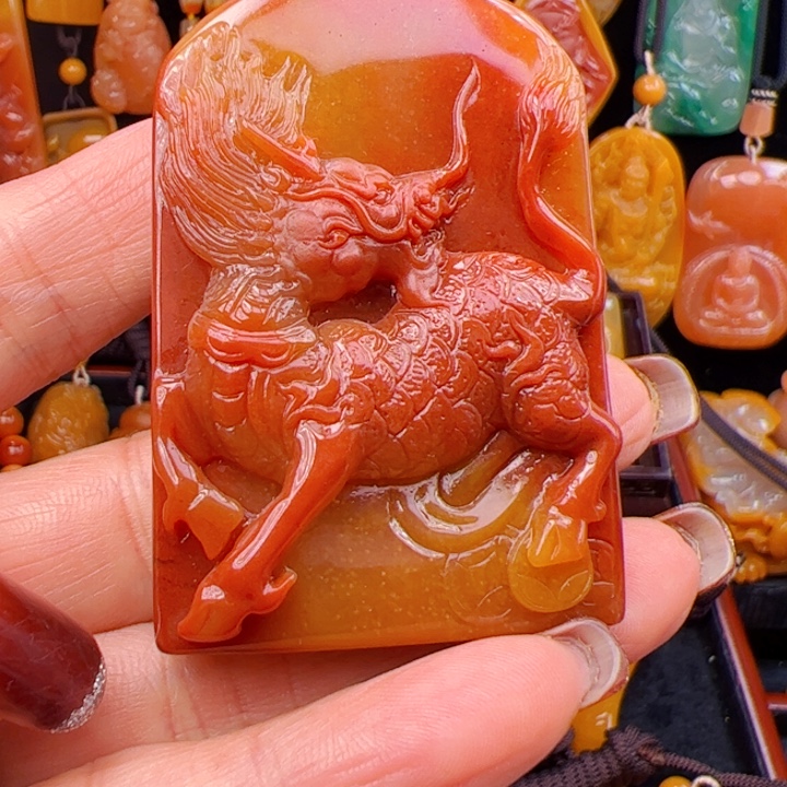 石英质玉（黄龙玉）合金颈饰