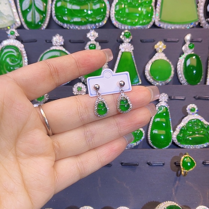 翡翠耳饰未镶嵌葫芦耳钉