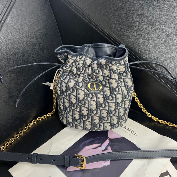 95新 DIOR/迪奥 捐金沉珠/小水桶单肩抽绳