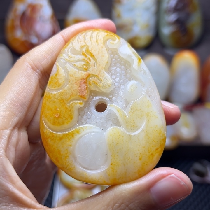 和田玉未镶嵌颈饰