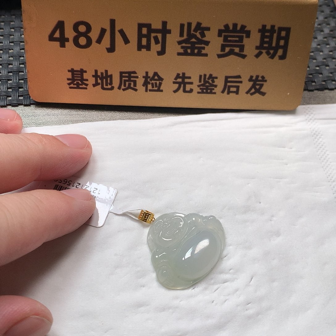 颈饰18K金镶嵌翡翠佛