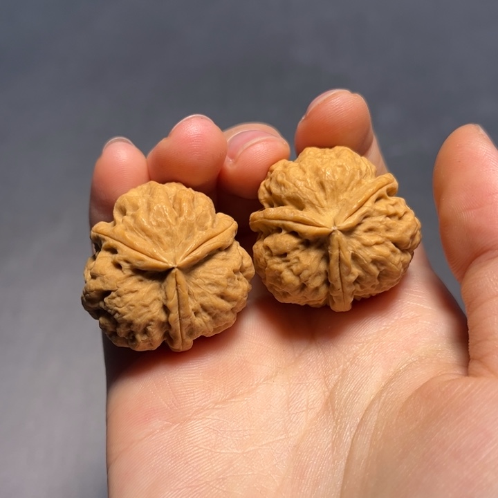 文玩核桃把件三棱661