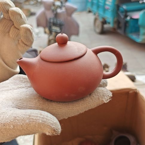 库存微瑕紫砂壶一个