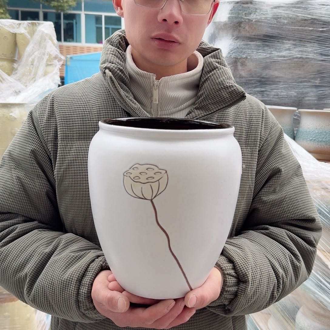 紫砂花盆口18高23（刻绘老庄一个白