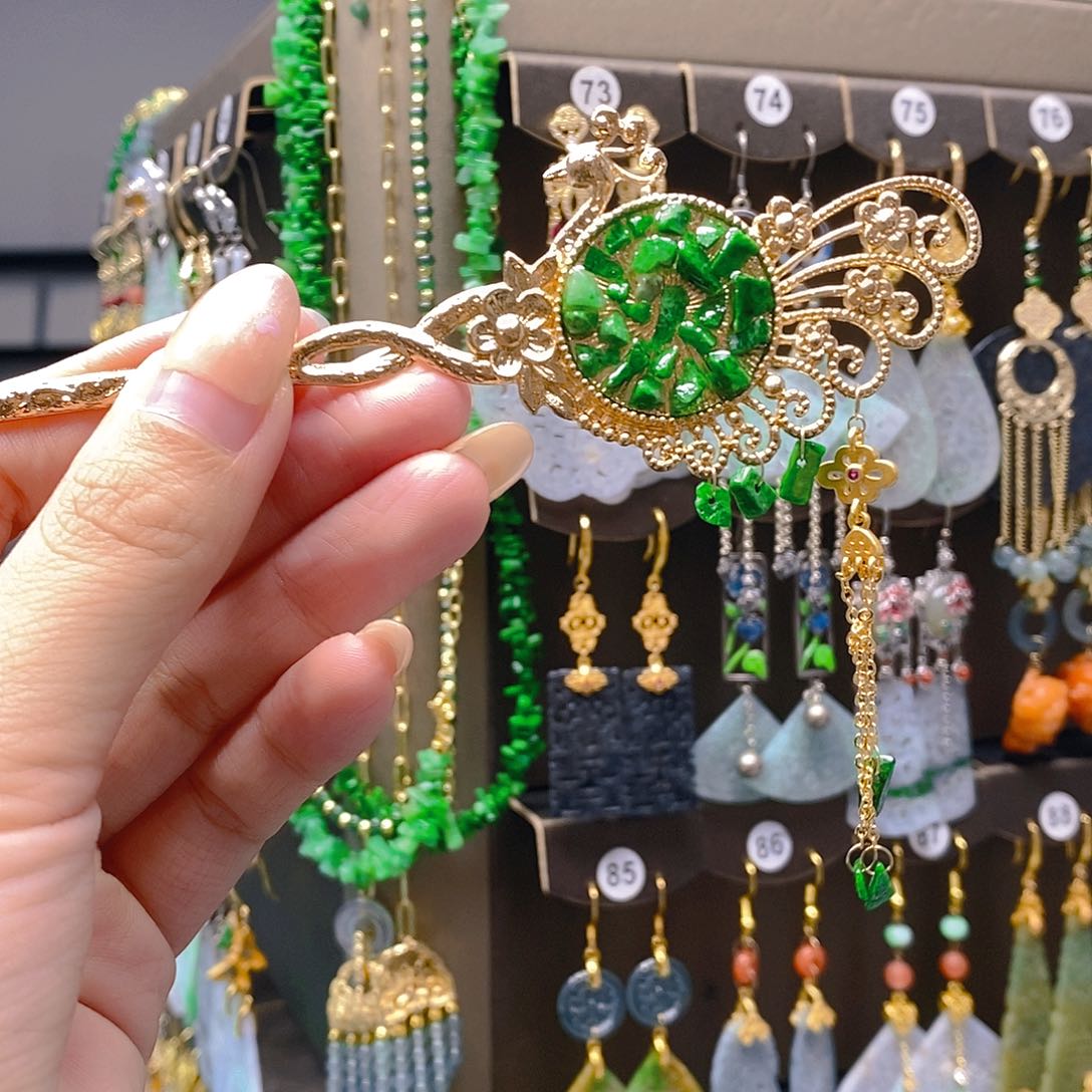 未镶嵌翡翠耳饰翡翠