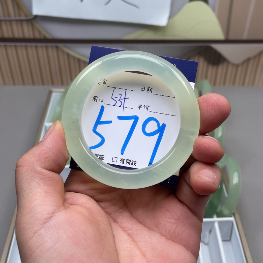 岫玉手镯手镯未镶嵌