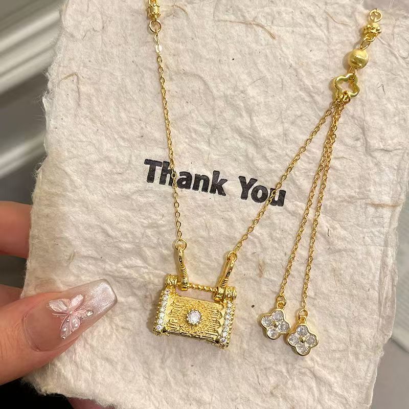 铜合金项链 新款复古金色拉丝平安锁宫廷风流苏四叶草锁骨链A43