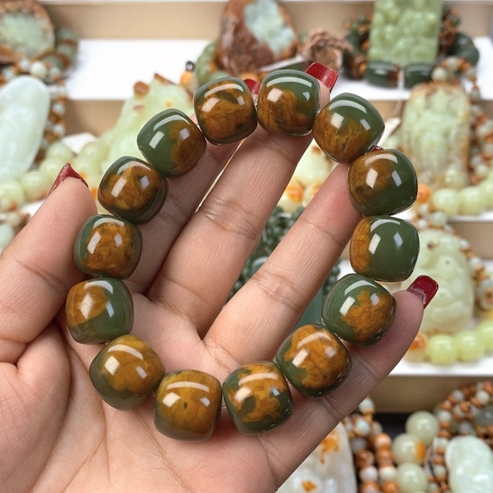 【闪购商品】透闪石质玉手串未镶嵌爪****宠