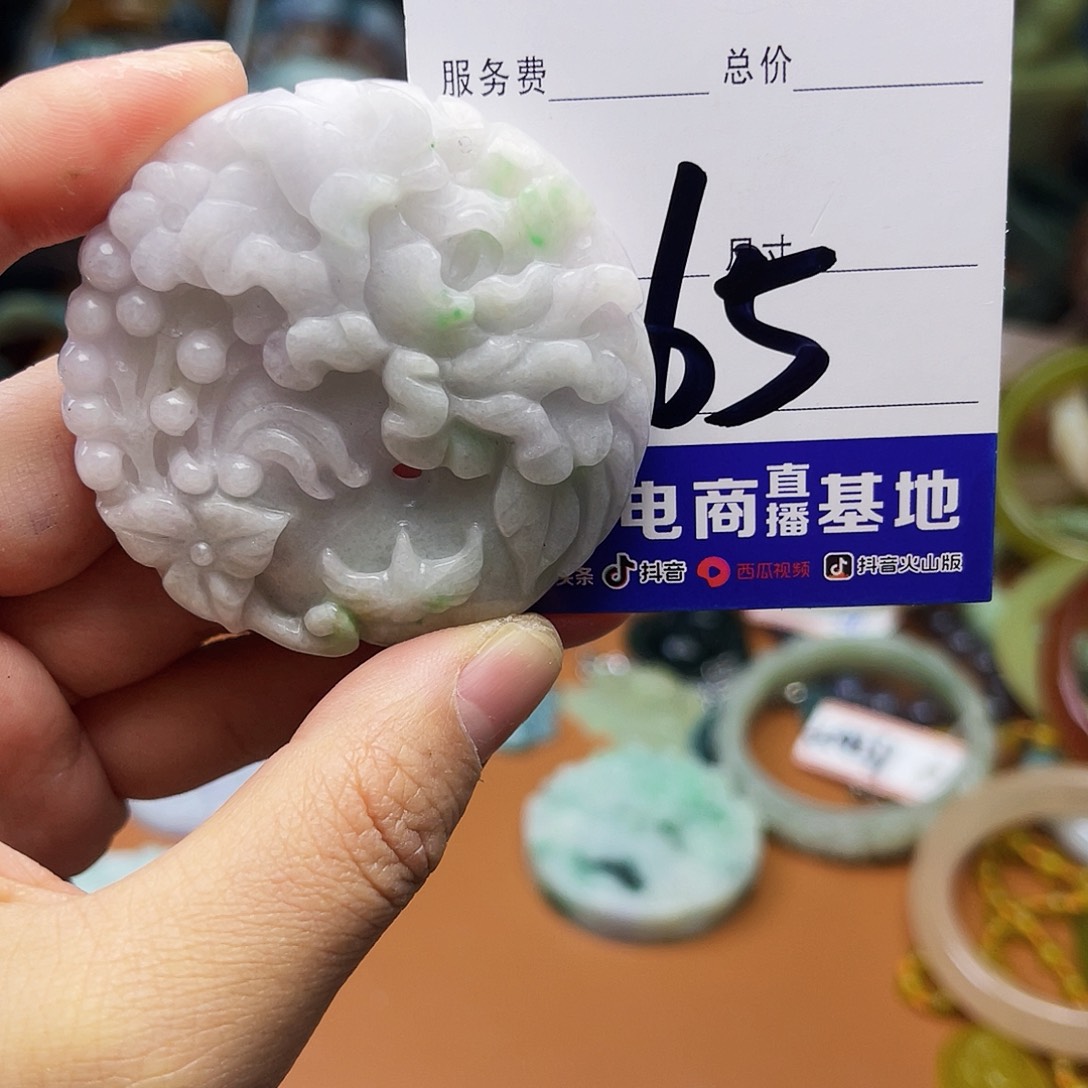 翡翠颈饰未镶嵌你