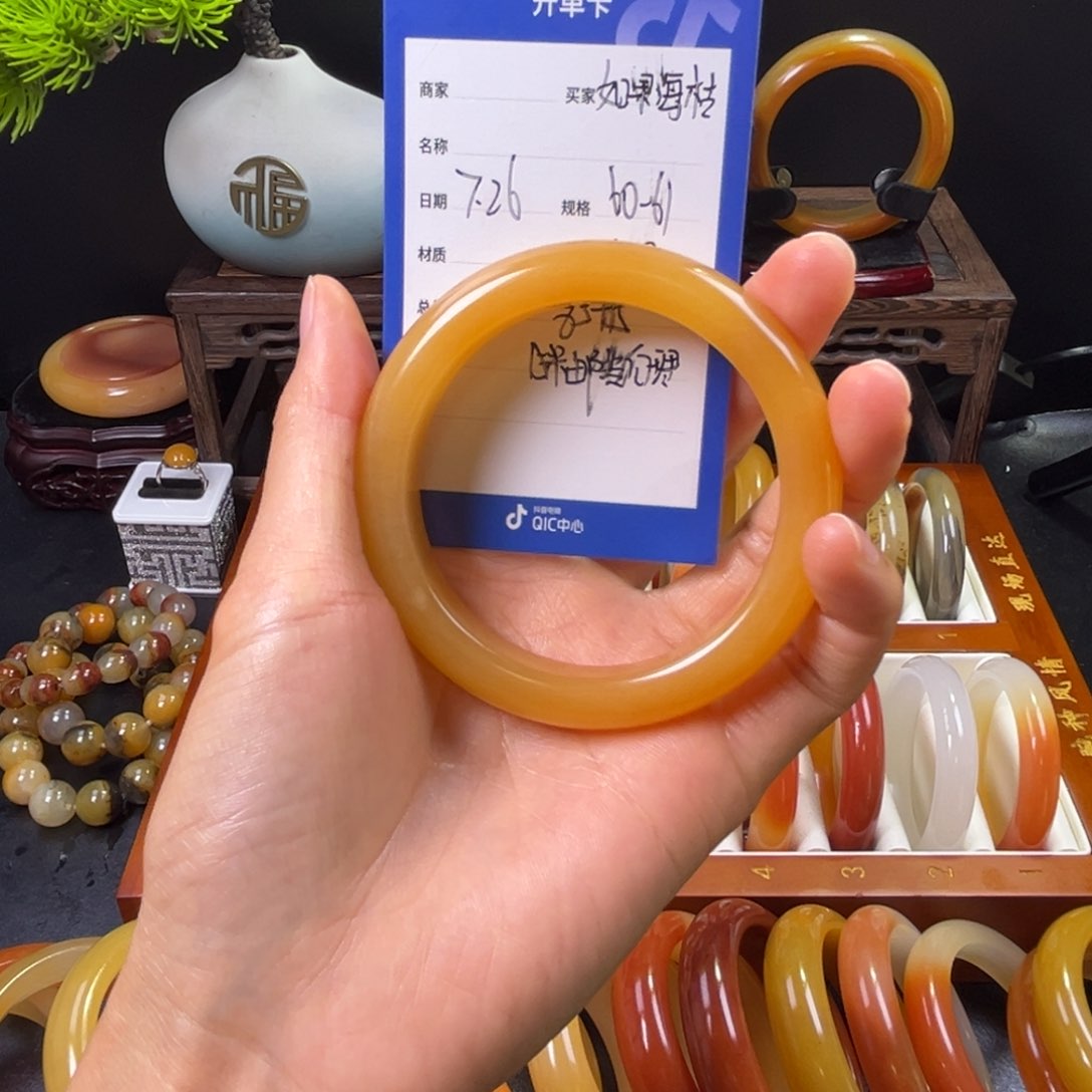 石英质玉手镯未镶嵌如****！