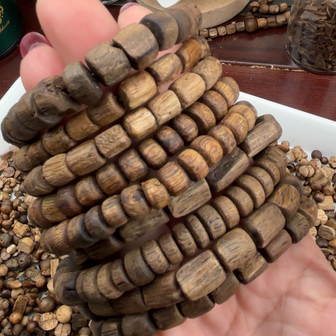 沉香木手串原汁原味随型手串1条随机发货一条