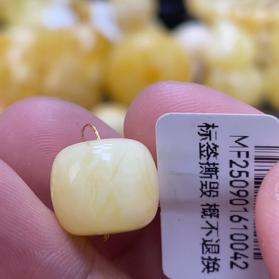 蜜蜡未镶嵌裸石13.2*11.5mm