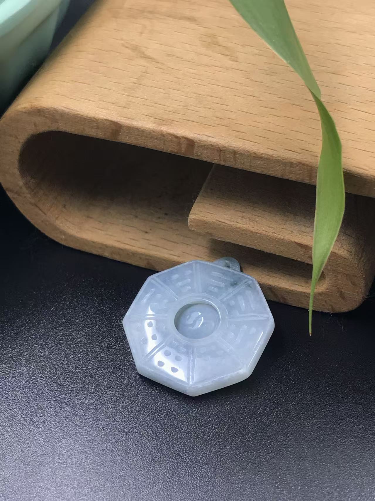 天然缅甸翡翠A货八卦时来运转小吊坠冰透百搭精致
