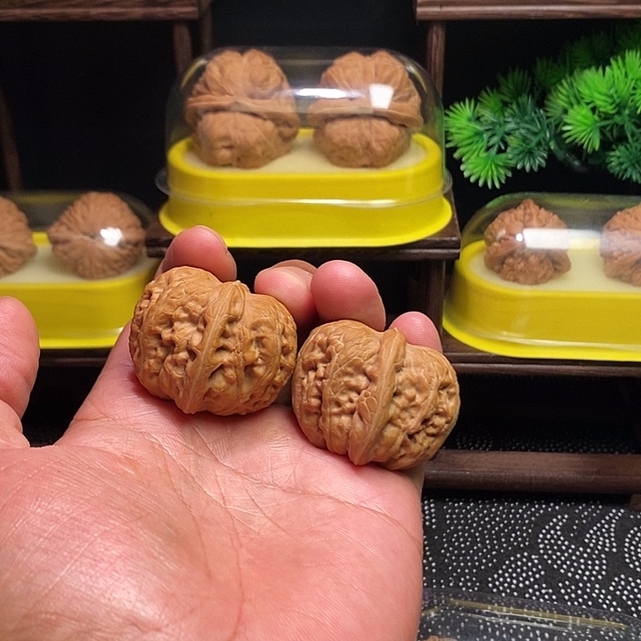 把件文玩核桃翘肩元宝