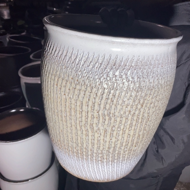 紫砂花盆口27高32瑕疵瑕疵