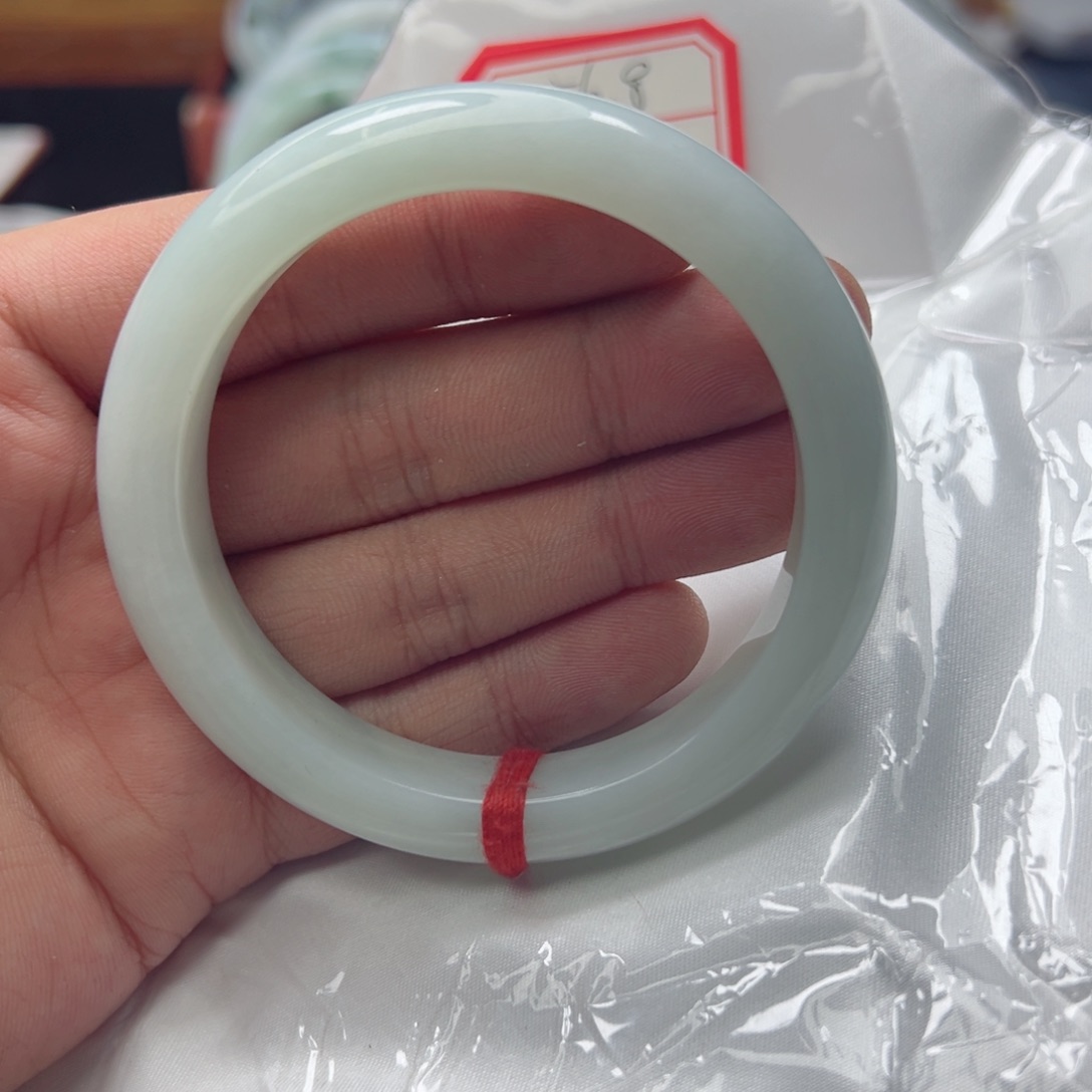 翡翠手镯未镶嵌56.8水润