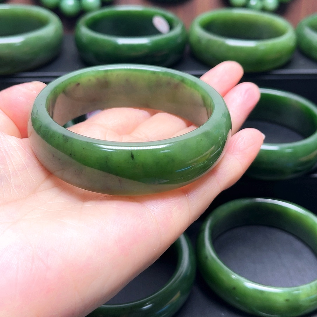 k***乐和田玉（碧玉）未镶嵌手镯