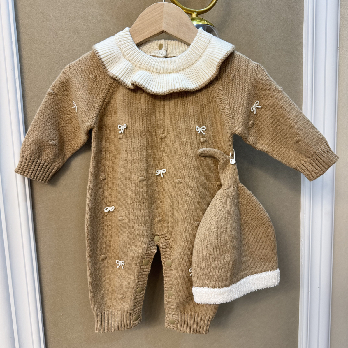 女宝秋冬毛衣爬服哈衣卡其色红色款