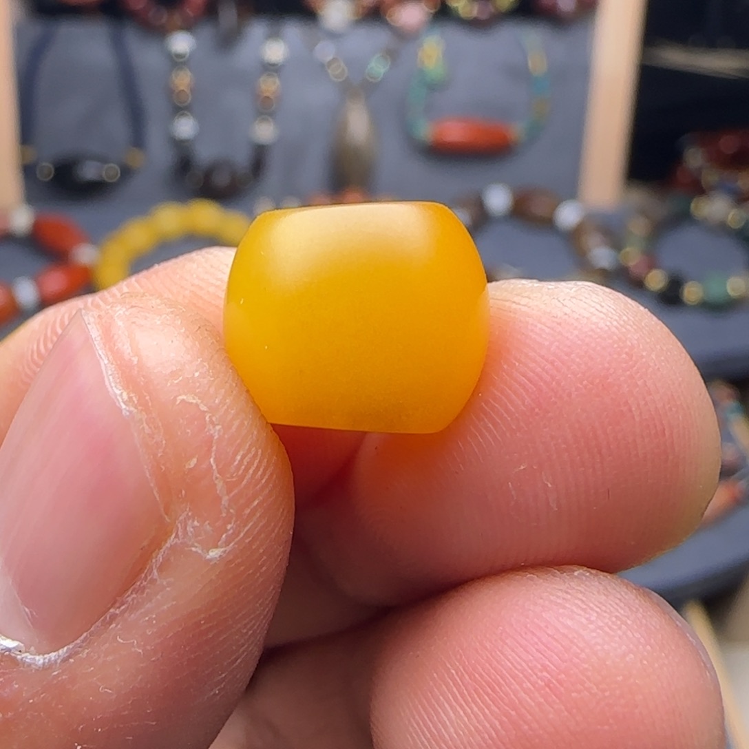 蜜蜡裸石未镶嵌jhffhkjgfv