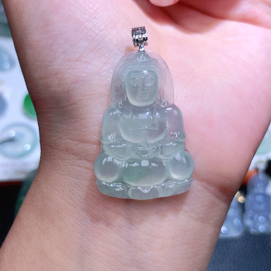 翡翠18K金镶嵌颈饰观音