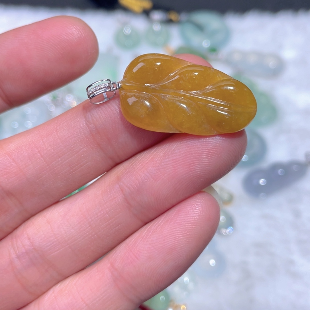 翡翠18K金镶嵌颈饰翡翠