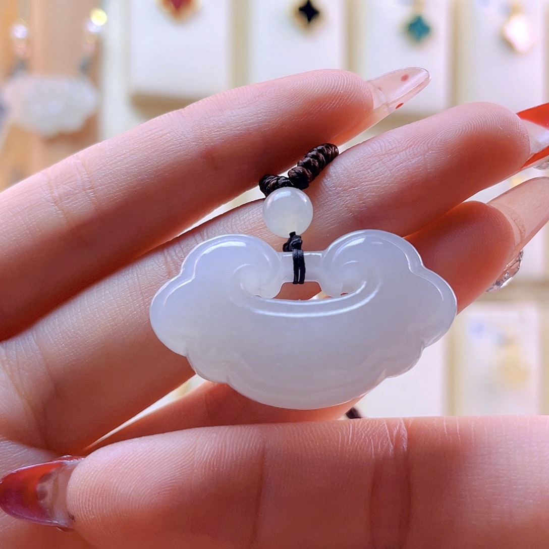 和田玉吊坠(赠链)未镶嵌缅***菲