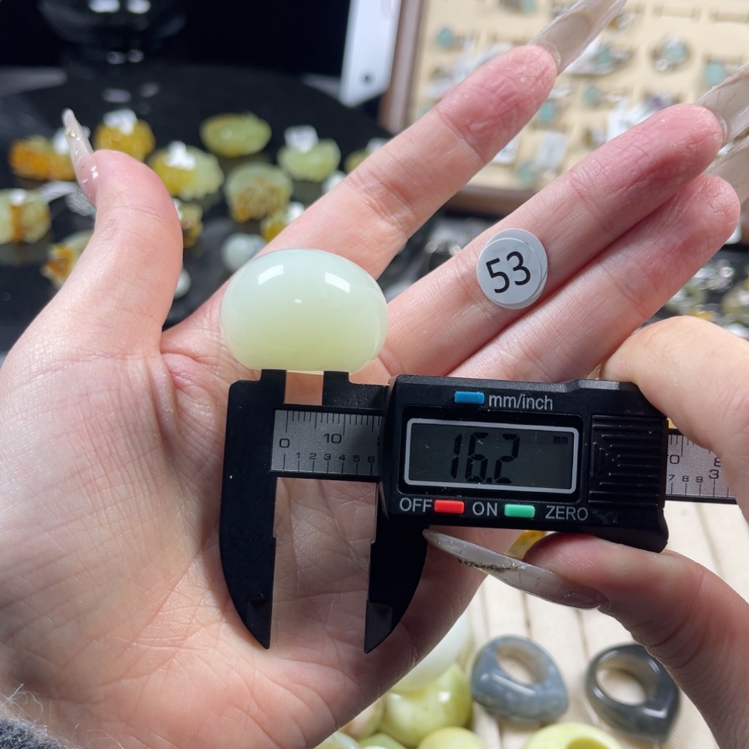 蛇纹石玉未镶嵌戒指