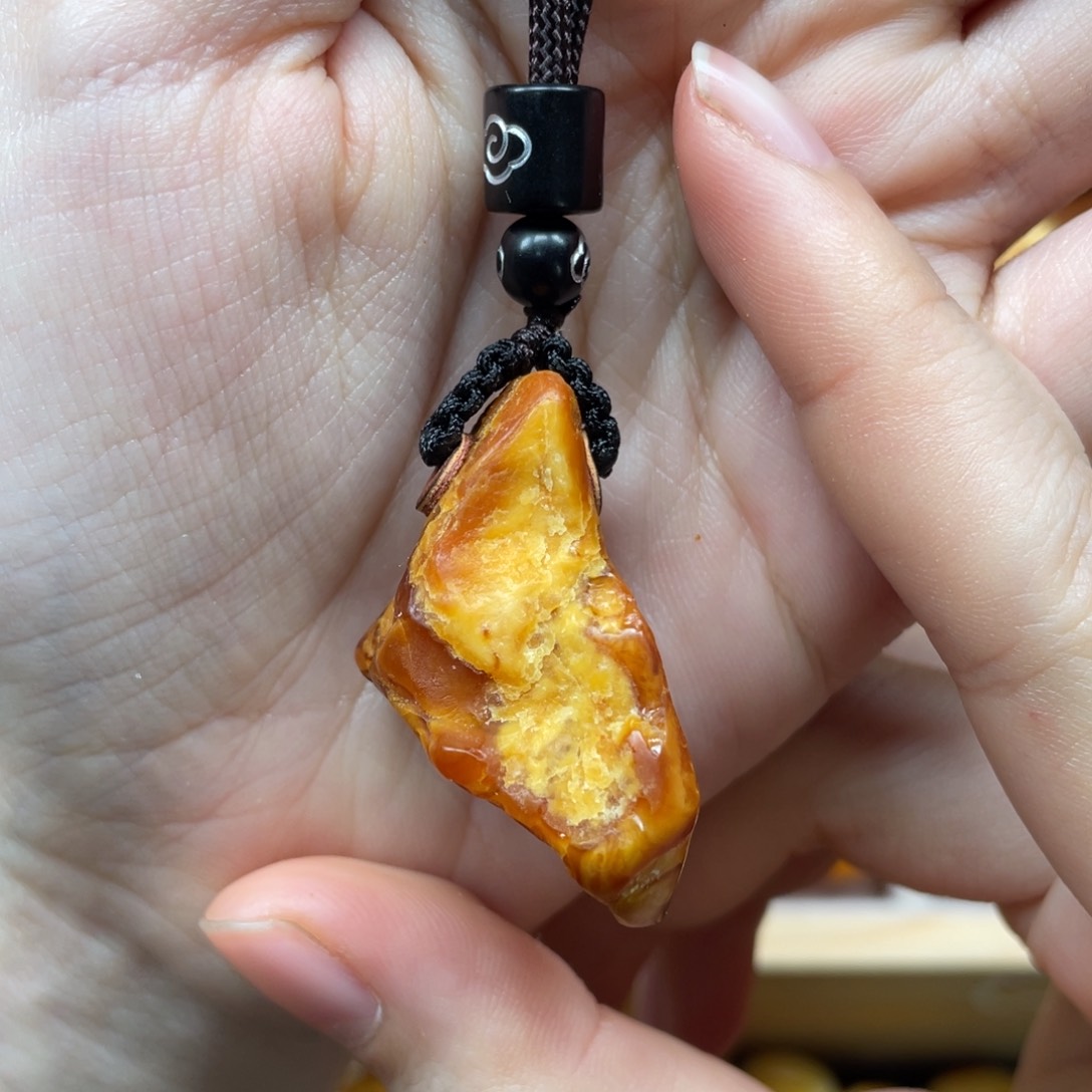 琥珀珠宝奇石未镶嵌