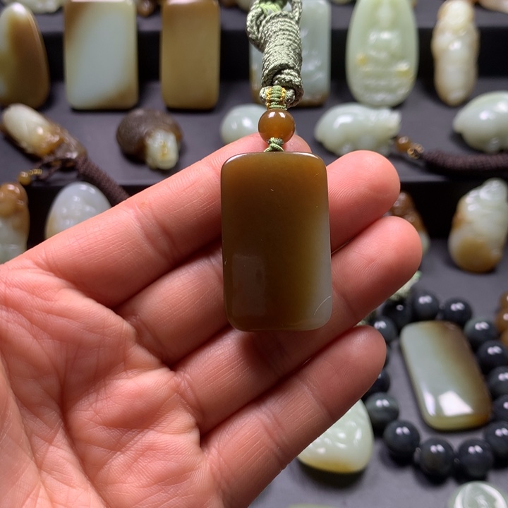 和田玉（糖玉）颈饰未镶嵌