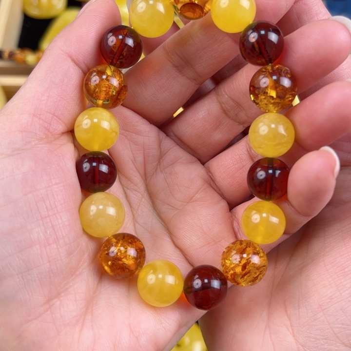 琥珀裸石未镶嵌琥珀