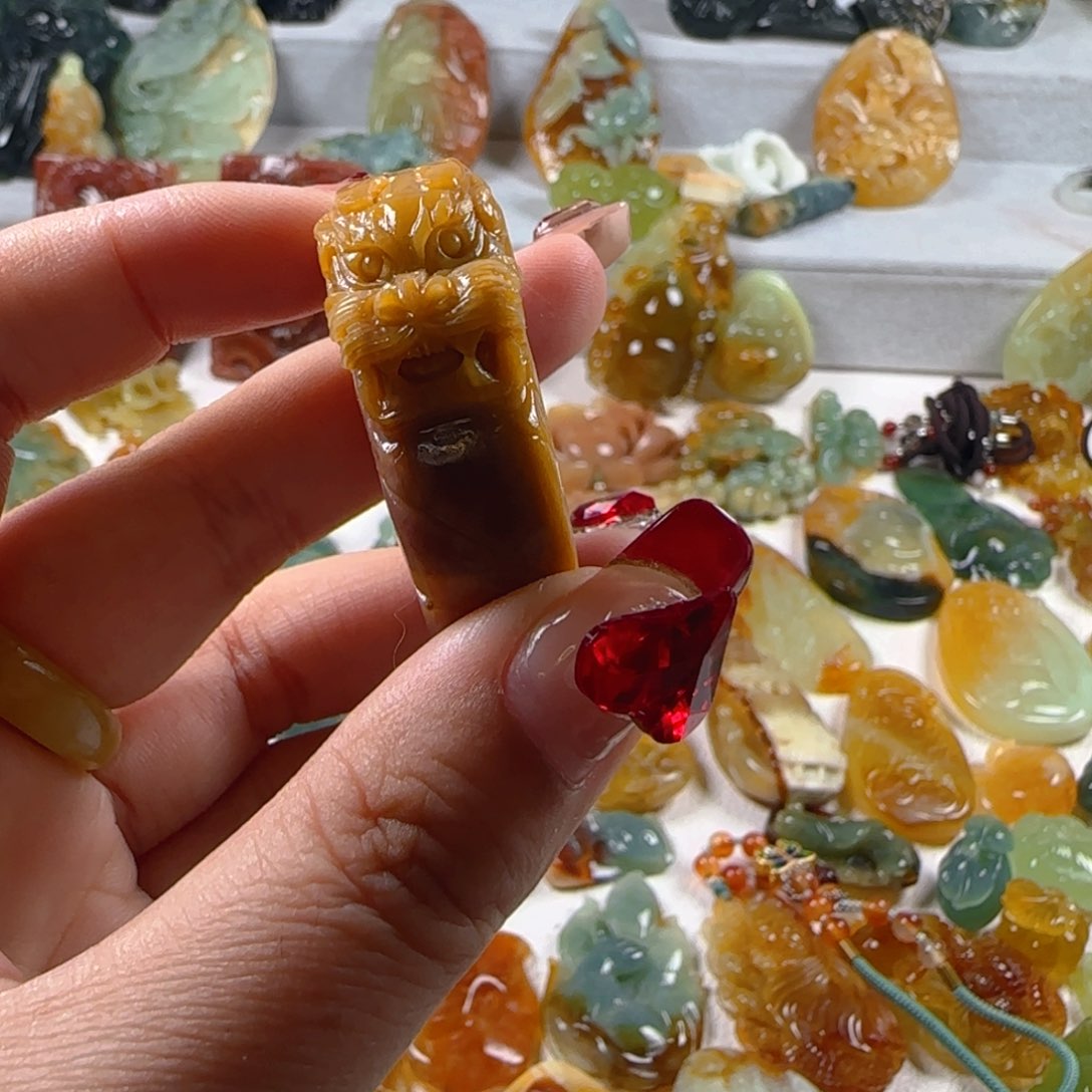 蛇纹石玉颈饰未镶嵌柠***乐