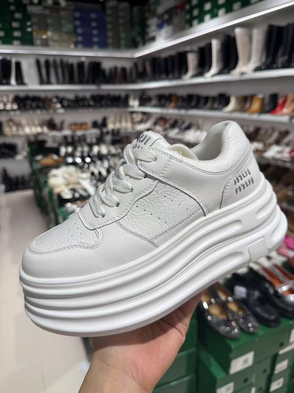 701【济洲岛】波浪底小白真皮板鞋小白鞋轻便休闲2025新款运动板鞋