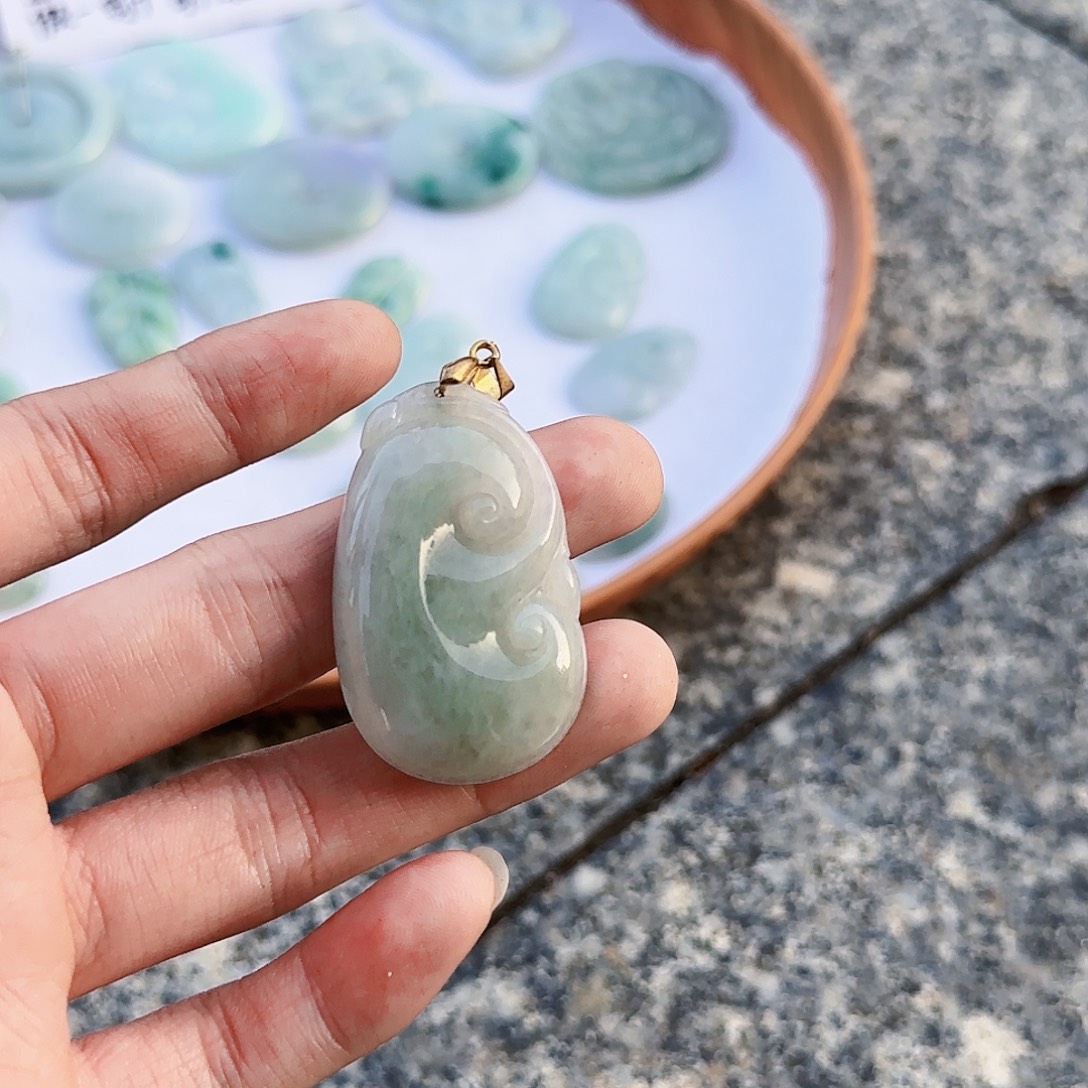妞***乖翡翠未镶嵌颈饰翡翠