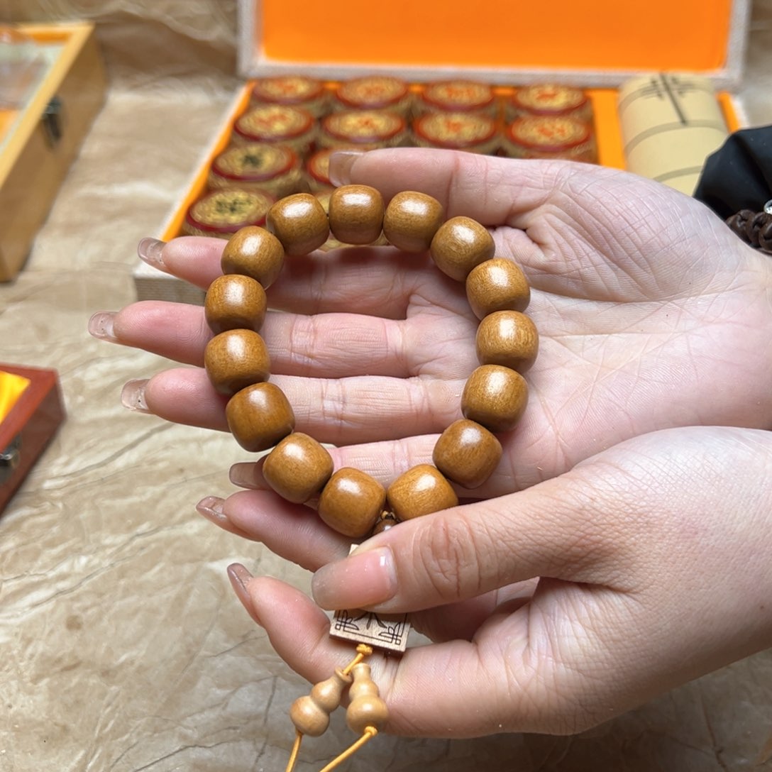 大叶紫檀（黑酸枝木类）