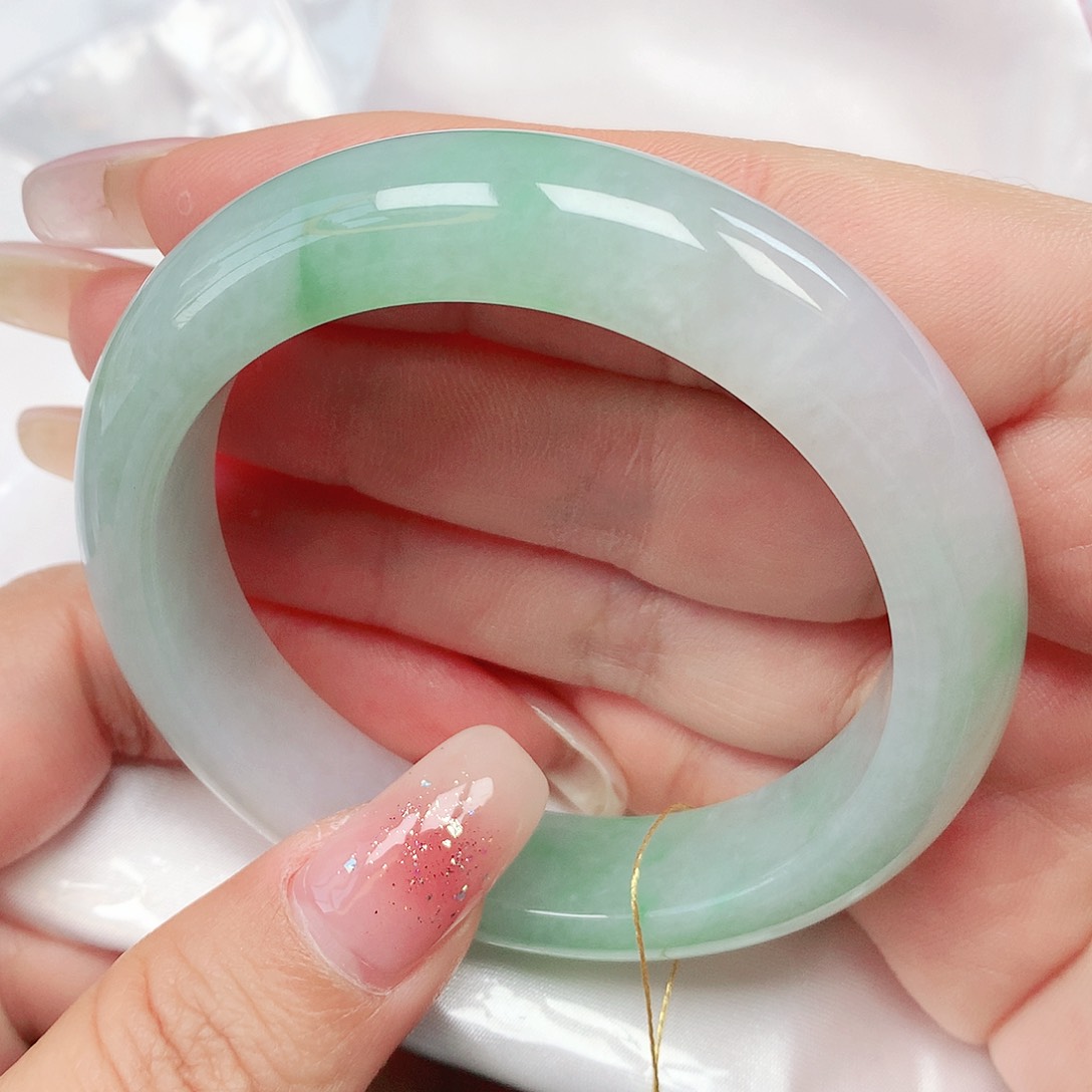 翡翠手镯未镶嵌抖音779