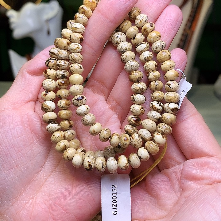 琥珀裸石未镶嵌m****哈抚顺琥珀