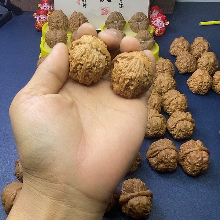 文玩核桃把件白狮子